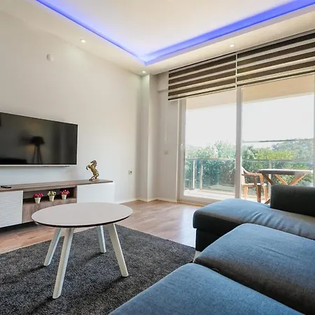 Modern Flat Near Public Transportation In Kemer Apartment *